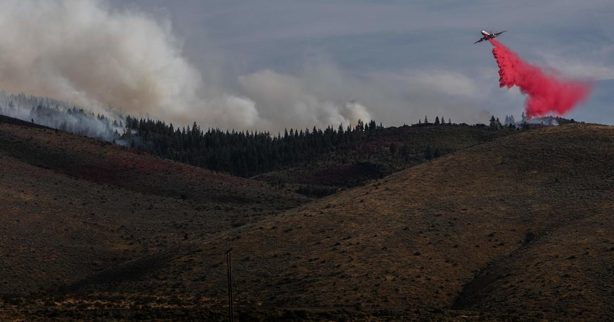 Kirker nær Reno åbner for evakuerede efter brand
