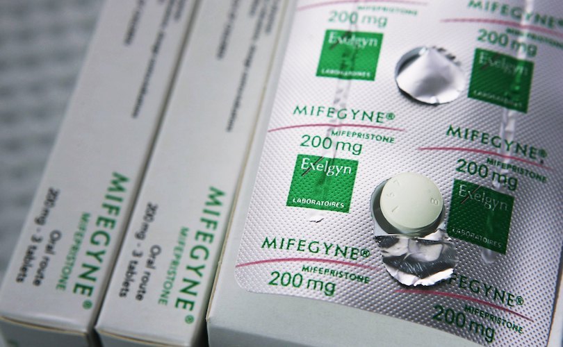 Senatsudvalg retter kritik mod abortpillefirmaer