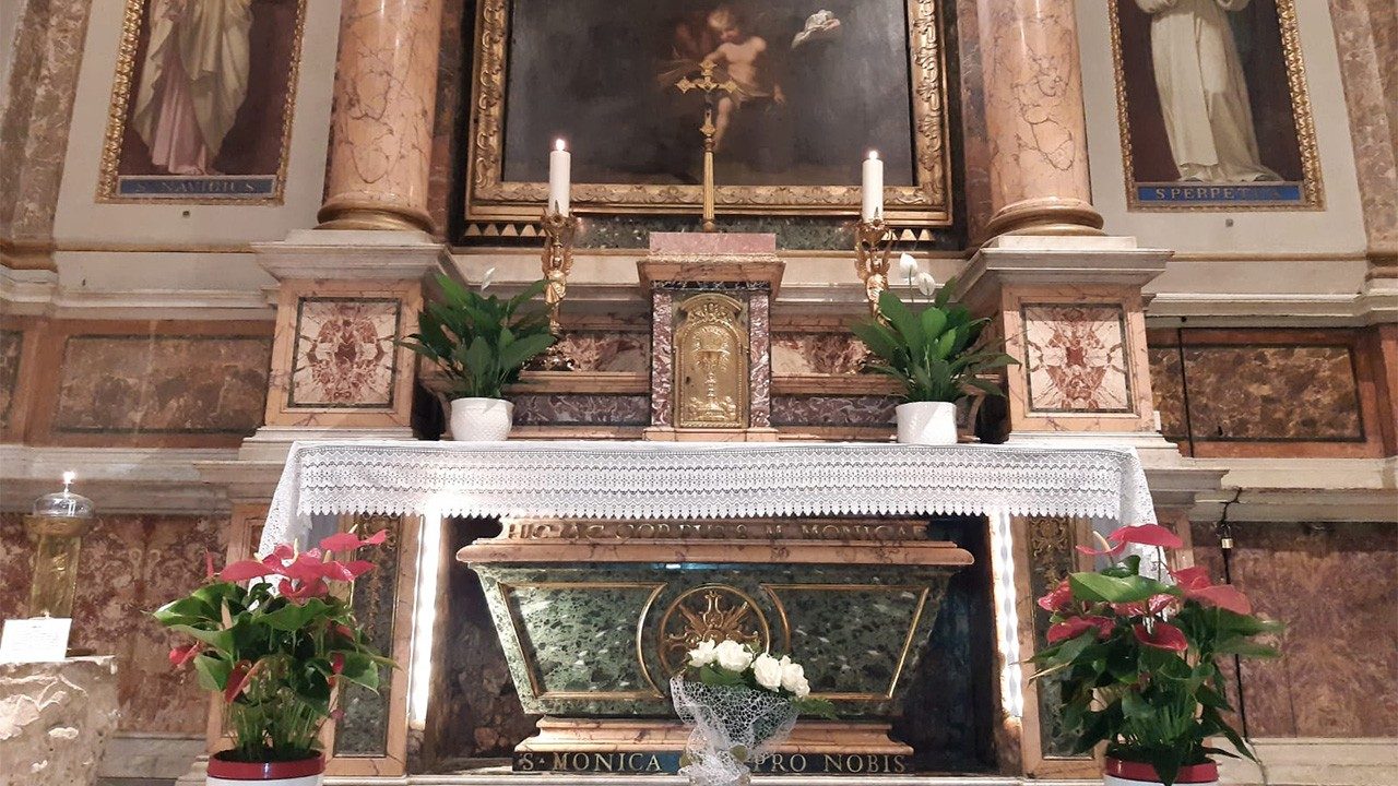 Monicas relikvier fandtes under alteret i Ostia