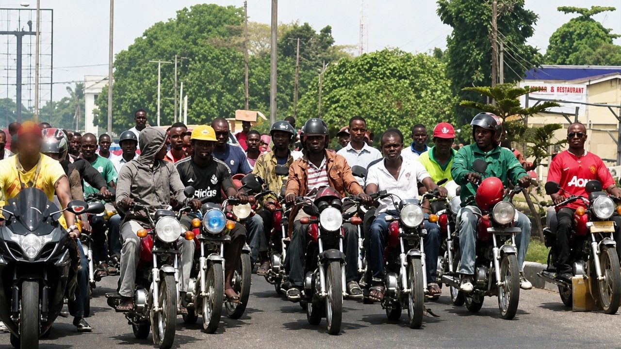 Motorcyklister valfarter til Mama Muxima den 2. september