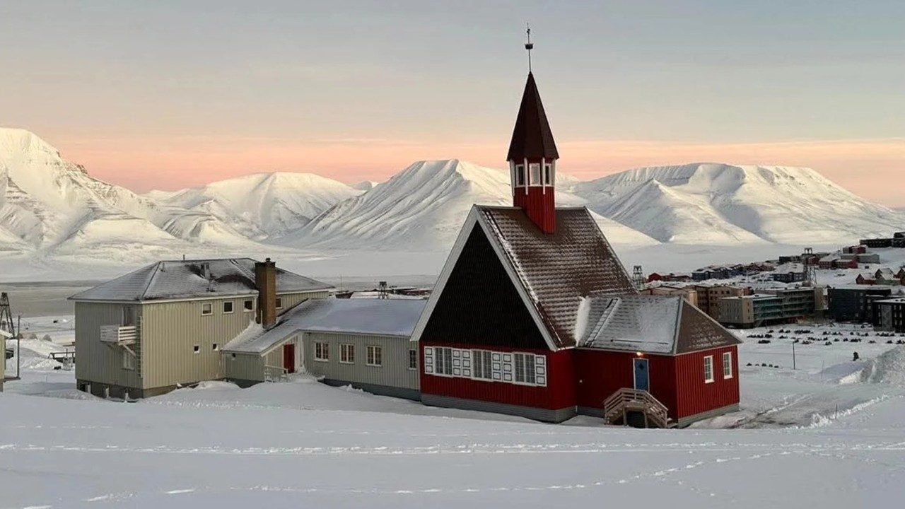 Hundrede år med katolsk messe på Svalbard