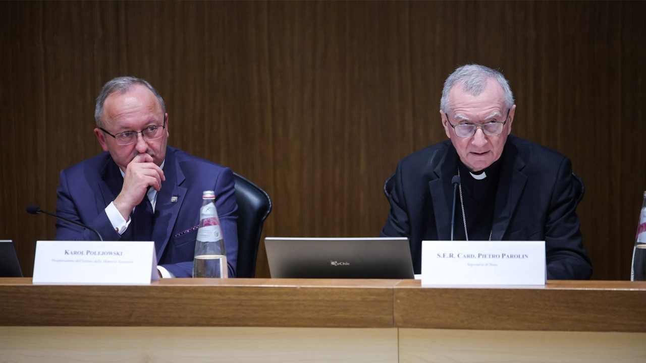Parolin varnar för totalitära anspråk även efter regimernas fall